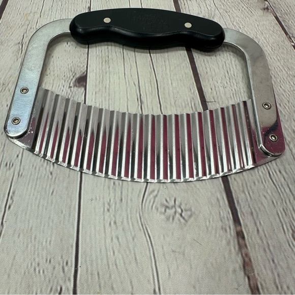 pampered chef Black and Silver Kitchen gadget Set crinkle cutter  icing spatula - Picture 3 of 6